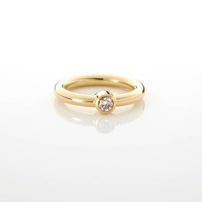 ​​​​Solitaire-Ring aus 750/- Gelbgold mit Brillant